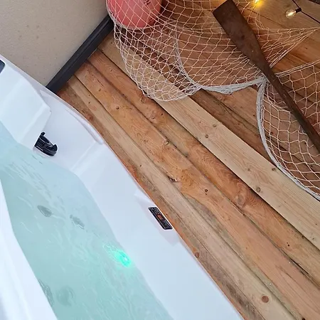 Les Cigognes De La Reserve Holiday home