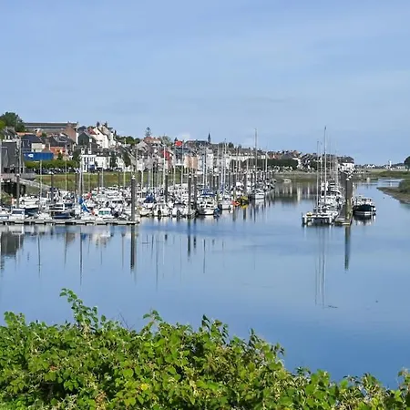 Holiday home Les Cigognes De La Reserve